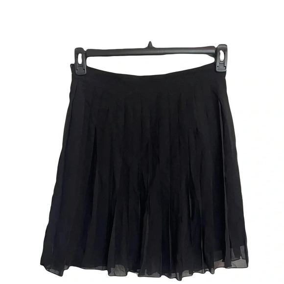 Forever 21 Dresses & Skirts - Forever 21 black pleated skirt size medium